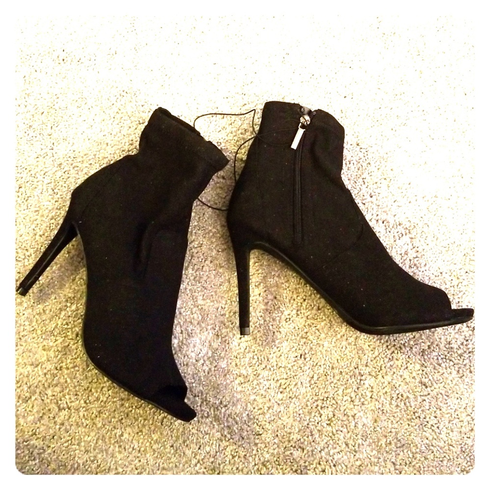 Brand New Steve Madden Karisa Black Booties